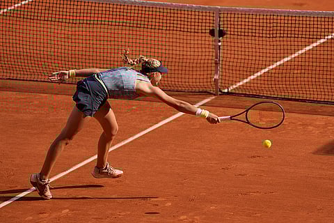 Mirra Andreeva misses the ball against Jasmine Paolini